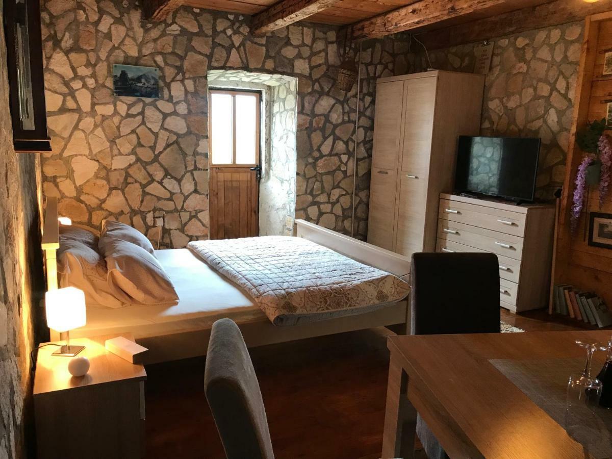 Apartments "Old House Pajovic" Вирпазар Экстерьер фото